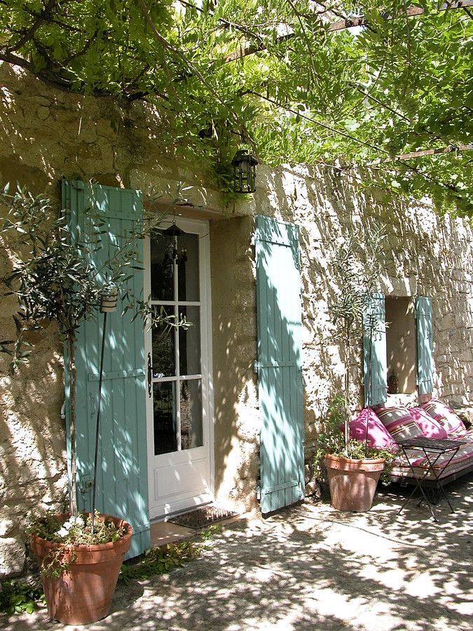 Farmhouse in Provence... <3 I love being in France. As soon as our work allows it, we're going to our house in the Provence: 